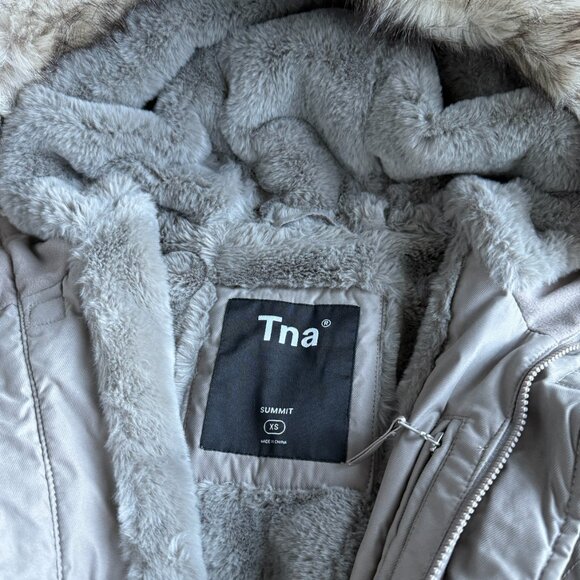 Aritzia SUMMIT PARKA - Taupe - Picture 4 of 5